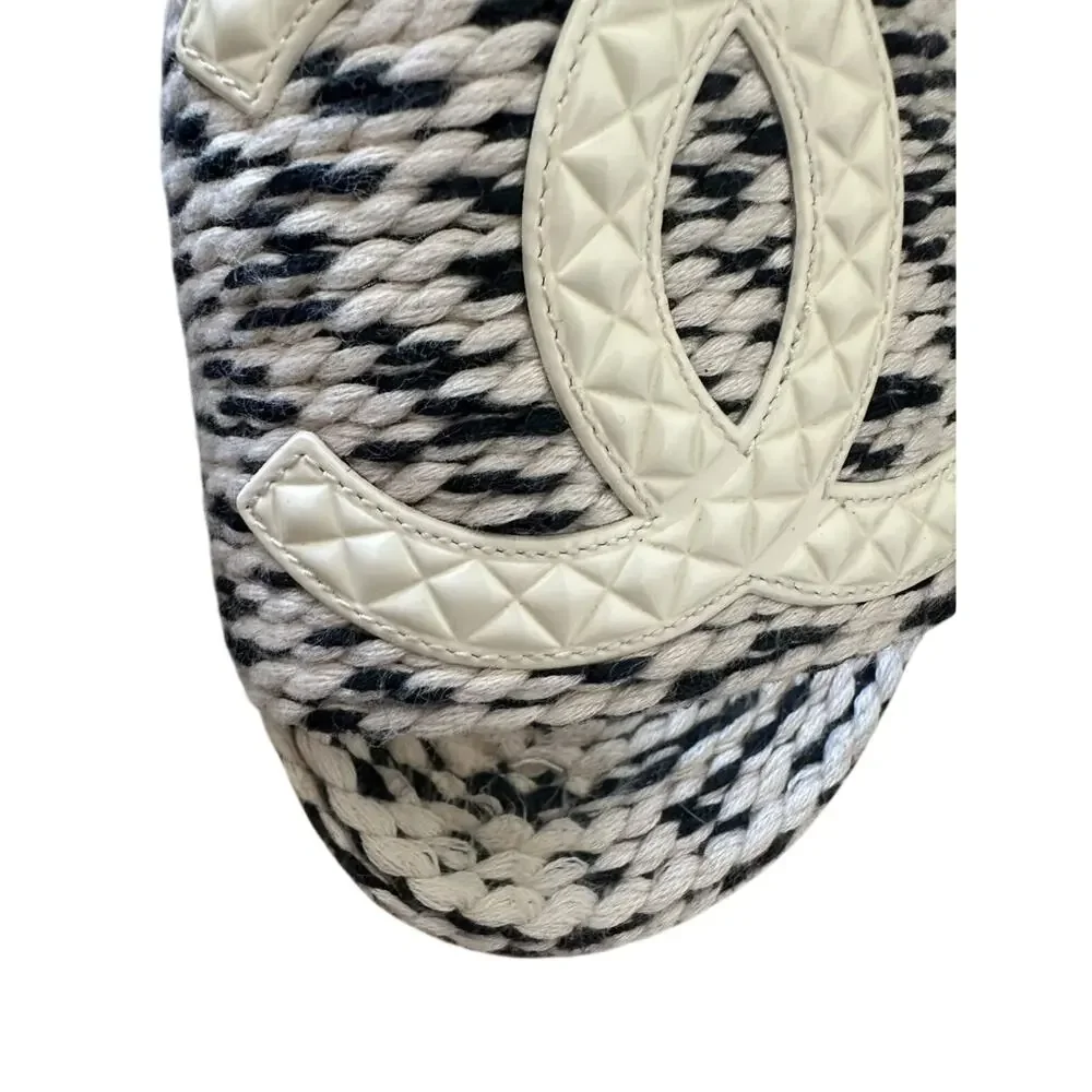 CHANEL Beige/ Black Patent CC Mule Slides 38C/ US 8 Wide - Picture 5 of 11